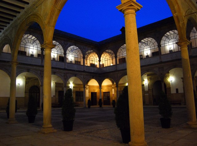 Patio A Universidad (nocturno)